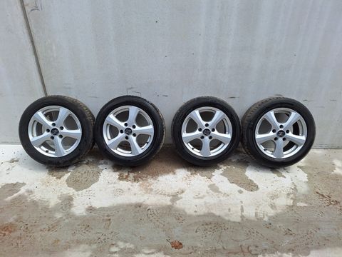 Set van 4 Michelin banden op 16 inch vijfspaaks velgen