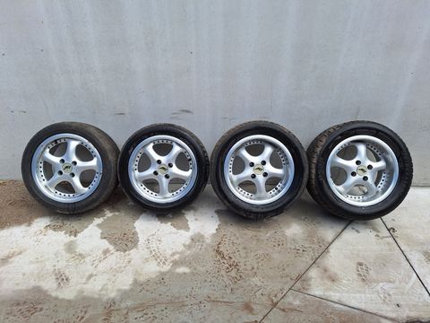 Set van 4 Bridgestone banden op 15 inch vijfspaaks AEZ velgen