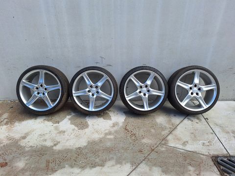 Set van 4 Linglong banden op 19 inch vijfspaaks Radius velgen