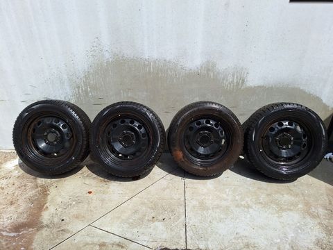 Set van 4 banden m+s op 16 inch stalen velgen