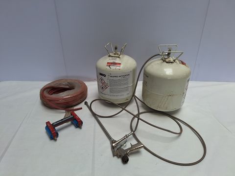 2 bouteilles de IKO pro Activator avec pistolet et rouleau compresseur