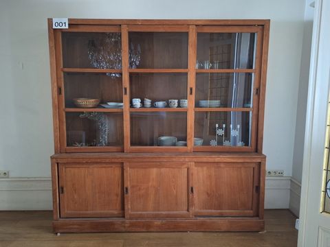 Vitrine buffetkast met schuifdeuren