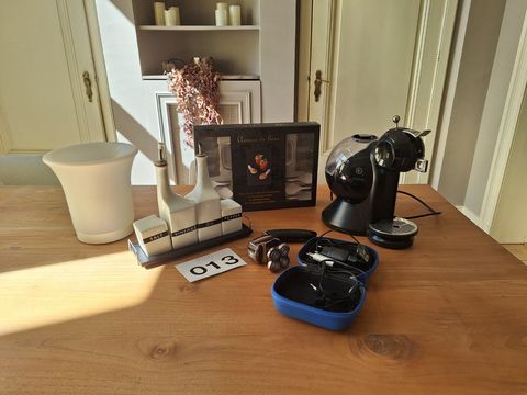 Lot met scheerapparatuur,ijsemmer,Nespresso koffiemachine en Amuseset