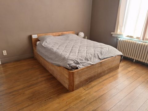 Slaapkamermeubilair(bed,frame,nachtkastje verlichting,matras)