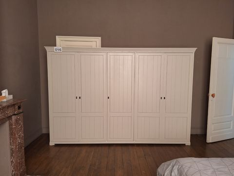 Witte kleerkast met 5 deuren