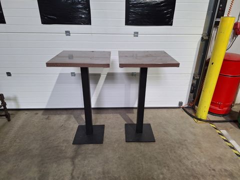 2 moderne horeca statafels met vierkant blad