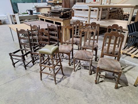 Lot antieke stoelen