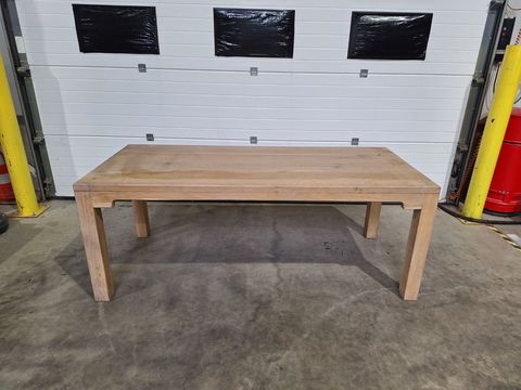 Massief houten tafel