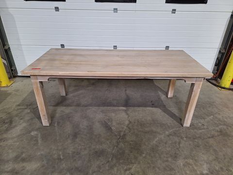 Massief houten tafel
