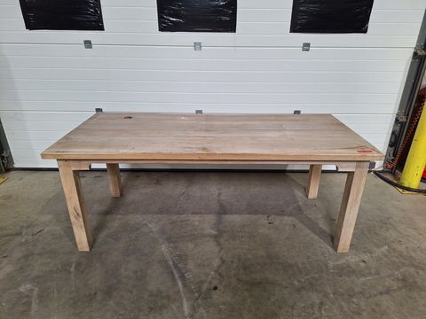 Massief houten tafel
