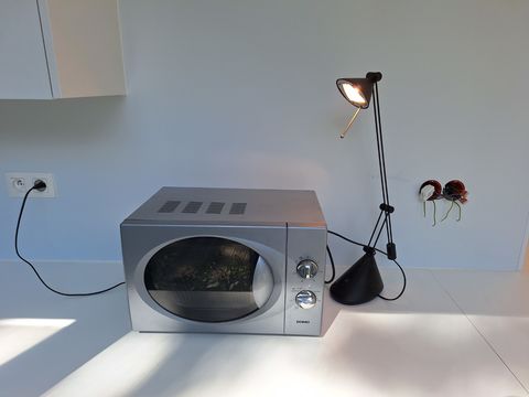Bureaulverlichting en microgolfoven