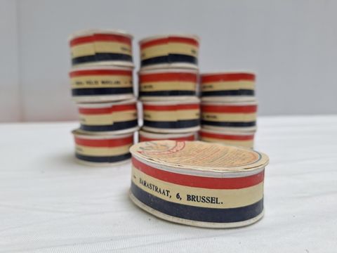 Lot van 12 vintage doosjes babypoeder Junior