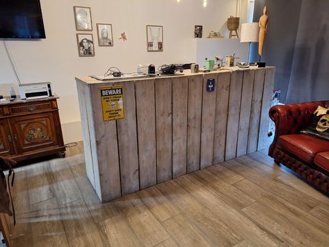 Steigerhouten balie toonbank met bureau en bureaustoel