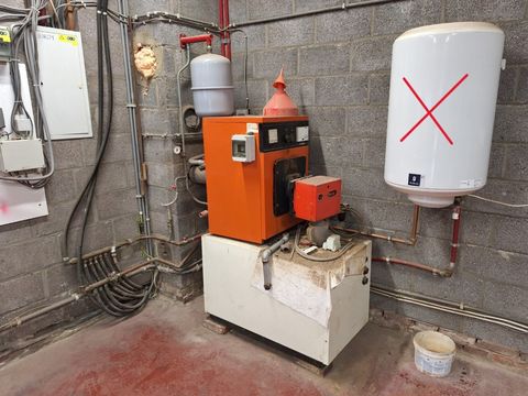 Mazoutgestookte verwarmingsketel van het merk INDUSTRIE FER