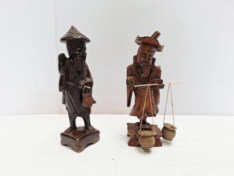 2 Oost-Aziatische houten figuren – handgesneden & cultureel decoratief