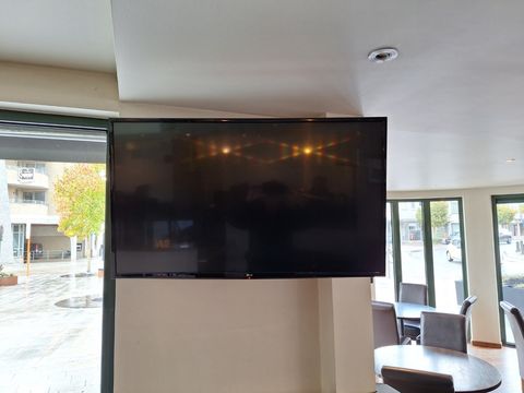 LG 43" Smart TV met ophangbeugel