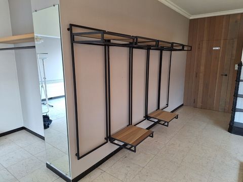 5st.wandrekken zwart metaal met 7 houten leggers