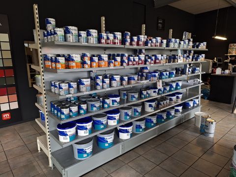 Lot SIGMA verfproducten – primers, lakken, muur- en gevelverf (enkel inhoud rek)