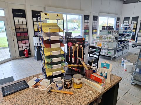 Lot verfborstels,schuurpapier en hygiëneproducten