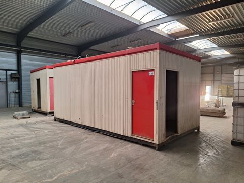 Sanitaire unit 6x3 meter– Ingericht met douches,wasbakken en boilers