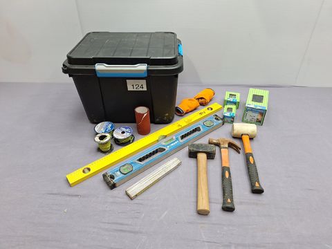Doe-het-zelf lot – hamers, waterpas, draad, schroeven & kist