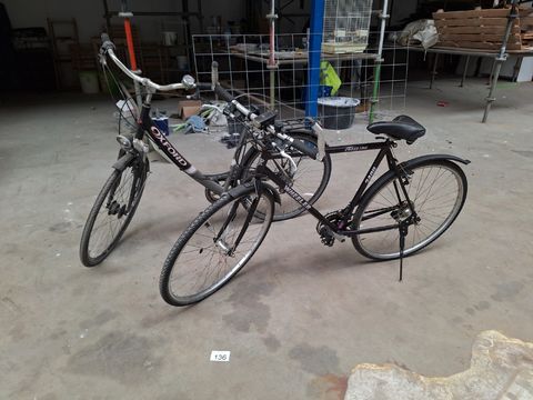 1 damesfiets + 1 herenfiets (Oxford & Wheeler Cross Line)