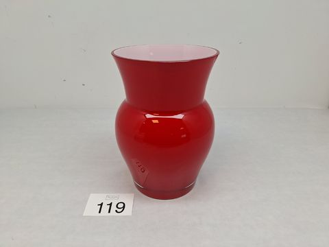 Glanzende rode designvaas (Zwiesel 1872)