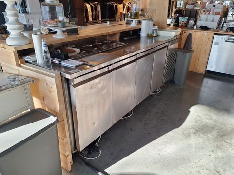 Mobiele Foster ECO PRO koelwerkbank met 4 deuren en voorbereidingsstation(6 bakken met deksels)