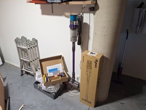 Dyson steelstofzuiger met wandlader en accessoires