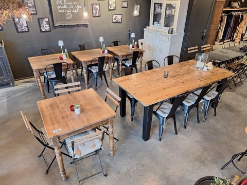 Lot met meubilair en verlichting