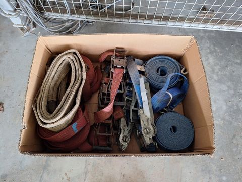 6 lashing straps with ratchets + hoisting strap