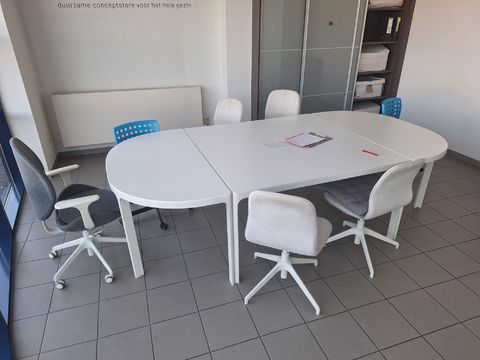 3-delige tafel + 7 stoelen
