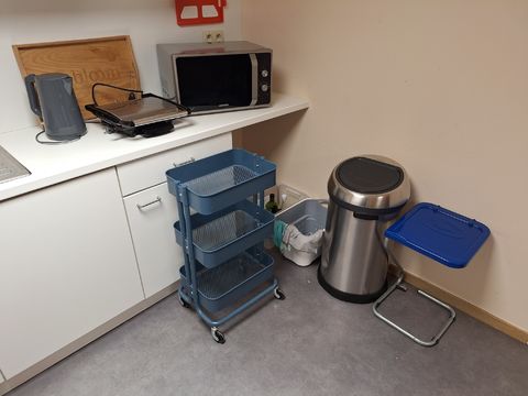 Gecombineerd lot met diverse keukenapparatuur (zie afb)