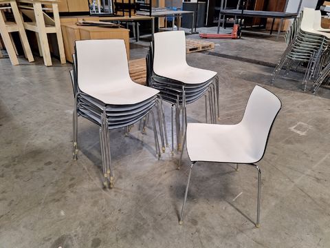 13 design stapelstoelen - Arper Catifa 46
