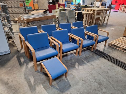 8 houten fauteuils + 1 voetenbank - Kembo Veenendaal