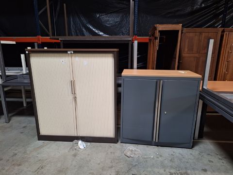 2 metalen archiefkasten