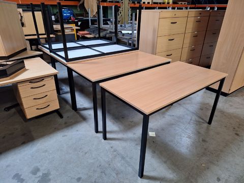 6 kantoortafels (140x70 cm)