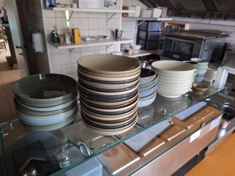 Partij horeca-servies en keukenbenodigdheden(zie afb)
