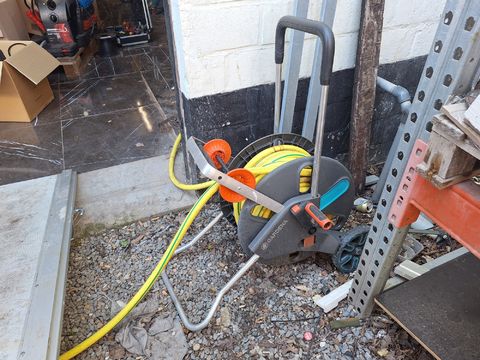 Mobiele slangenwagen Gardena inclusief tuinslang