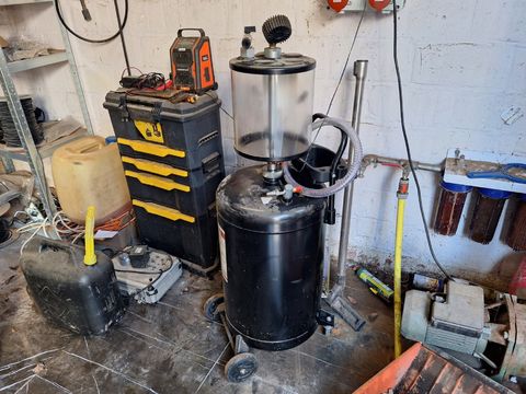 HBM 70 Liter Mobiel Olieopvangsysteem & Pneumatische Olieafzuiger