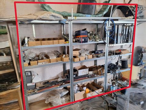 3 verzinkte metalen legbordstellingen inclusief grote voorraad installatiemateriaal voor aanhangwagens