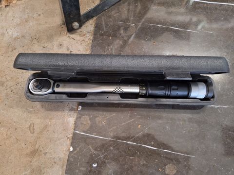 Momentsleutel 3/8" (20-110 Nm) in kunststof opbergkoffer