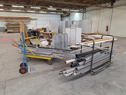 2x Plateau-/Buiswagens, 1x Steekwagen en Grote Partij Installatiemateriaal (PVC, Koper, Profielen)