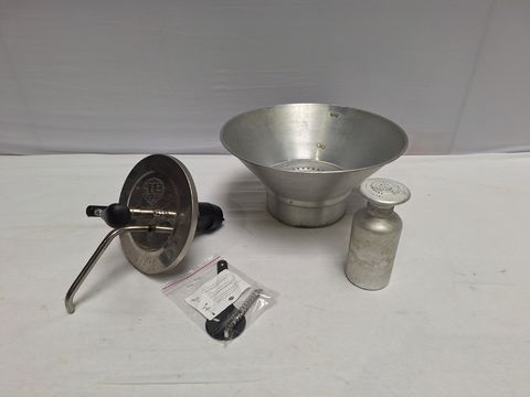 RVS Doseerpomp / Sauspomp met Aluminium Frieten Trechterzeef en Strooibus