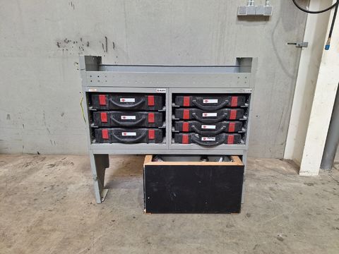 Metalen bedrijfswageninrichting Würth met assortimentskoffers