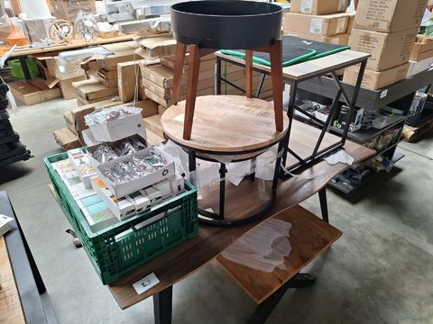 Diverse partij consumentengoederen, woondecoratie, kleinmeubelen en gereedschap.