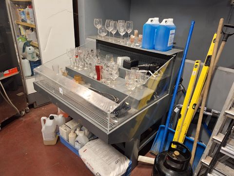 Refrigerated stainless steel glass display unit / Carrier refrigerated display