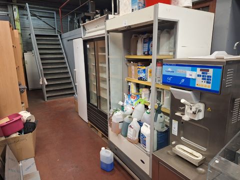 Open-sided wall-mounted cooler / wheeled cooler unit with roller blind