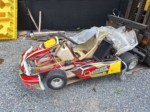 Wedstrijdkart Birel / Evolution - 125cc-motor + Set regenbanden, diverse kart- onderdelen