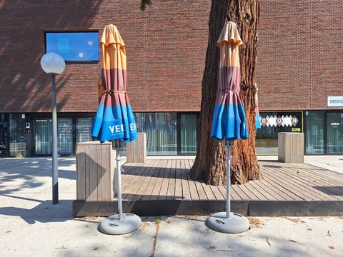 Telescopische Vedett Horecaparasols met Betonvoeten (6 stuks)
